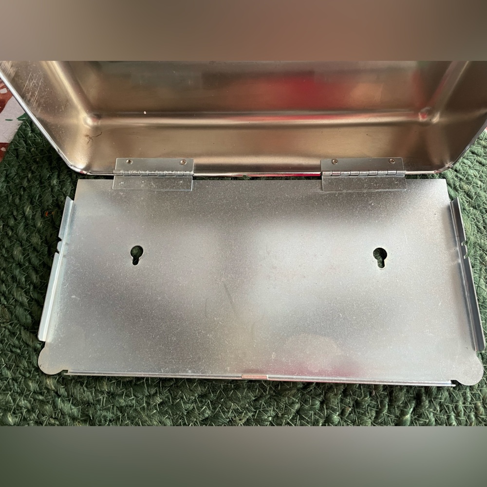 EUC METAL WALL MOUNT TISSUE BOX
MEDICAL GRADE EX-CELL METAL PRODUCTS INC. - Picture 4 of 6